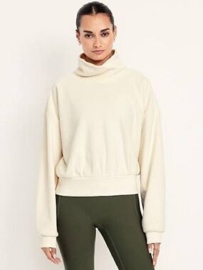 Old Navy Cream Turtleneck Pullover Sweater